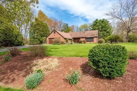 560 Middle St, Amherst, MA 01002