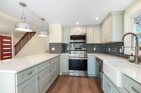 Kitchen - 32 Lexington Dr, Beverly, MA 01915 photo 2 of 5