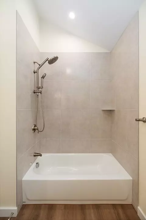 Bath - 32 Lexington Dr, Beverly, MA 01915 photo 3 of 5