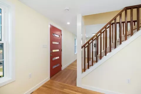 Entry Way - 32 Lexington Dr, Beverly, MA 01915 photo 2 of 4