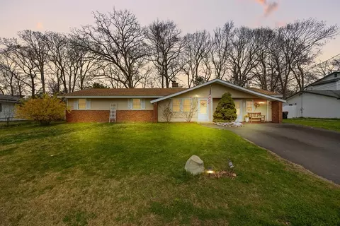 172 Lisa Dr, Brockton, MA 02302