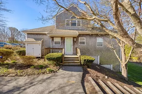 30 Harbor Hill Dr #30, Bourne, MA 02532