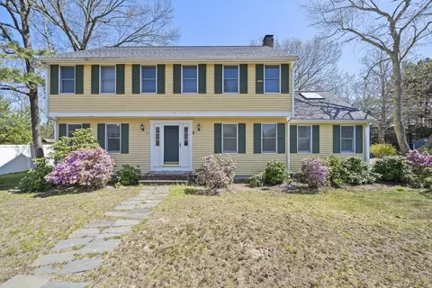 75 Erica Dr, Stoughton, MA 02072