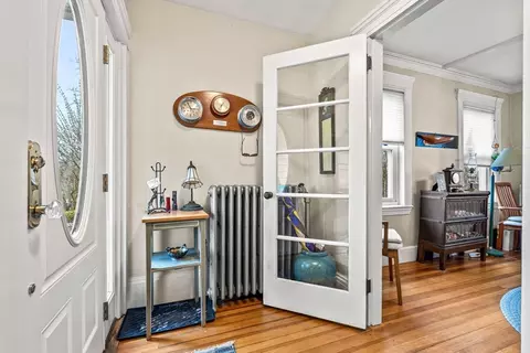 Entry Way - 4 Langsford St, Gloucester, MA 01930 photo 1 of 3