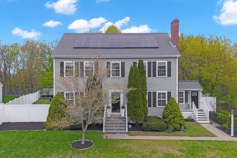 71 Bacon St, Natick, MA 01760