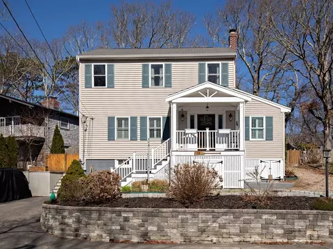 28 Manomet Beach Blvd, Plymouth, MA 02360
