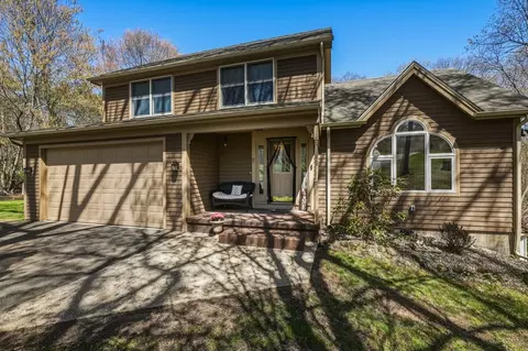 7 Terry Ln, Belchertown, MA 01007