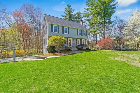 18 Villanova Dr, Westford, MA 01886