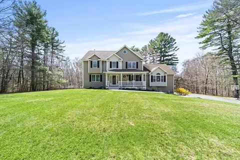3 Curve St, Middleton, MA 01949