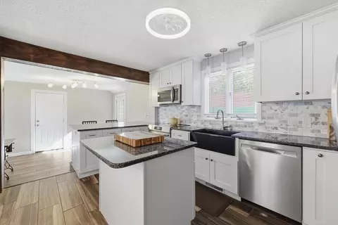 145 Chalmers St, Springfield, MA 01118 photo 7