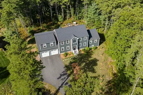 17 Pond Edge Trl, Wareham, MA 02571