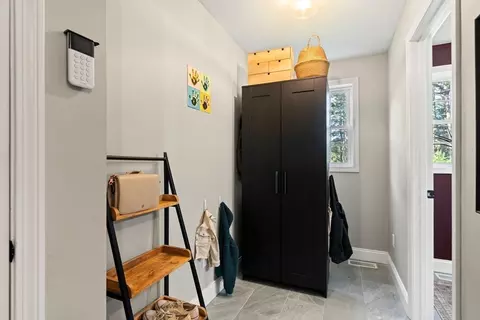 Entry Way - 17 Pond Edge Trl, Wareham, MA 02571 photo 3 of 5