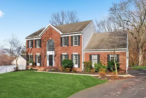 100 Rosemont Dr, North Andover, MA 01845