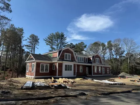 14 Herring Gull Rd, Mashpee, MA 02649