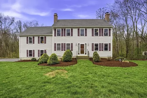 2 Tee Jay Ln, Blackstone, MA 01504