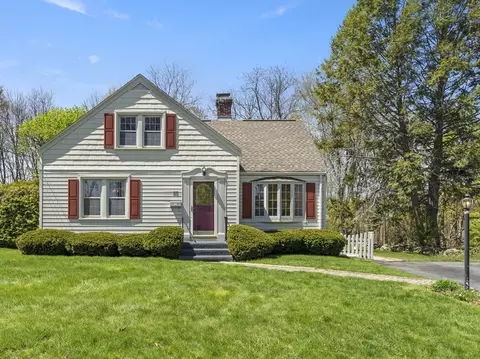 33 Hapgood Rd, Worcester, MA 01605