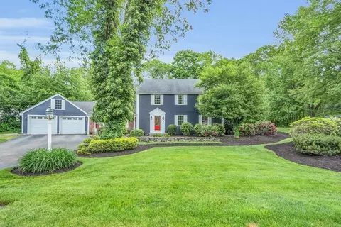 1 Garrison Heights Dr, Oxford, MA 01540