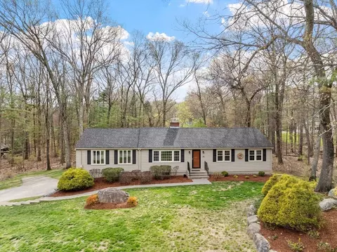 19 Hitchin Post Rd, Chelmsford, MA 01824
