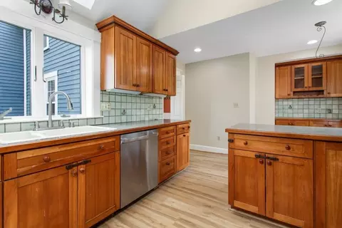 Kitchen - 856 Main St, Reading, MA 01867 photo 4 of 8