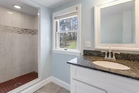 Bath - 856 Main St, Reading, MA 01867 photo 3 of 3