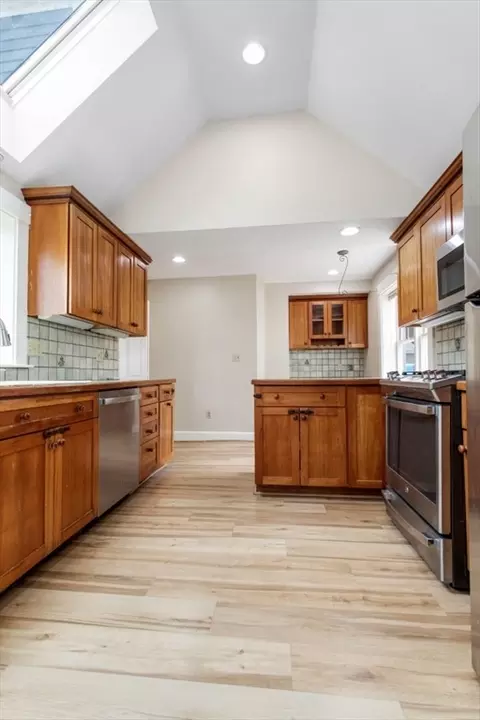 Kitchen - 856 Main St, Reading, MA 01867 photo 6 of 8