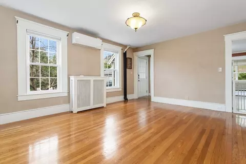Living - 856 Main St, Reading, MA 01867 photo 2 of 3