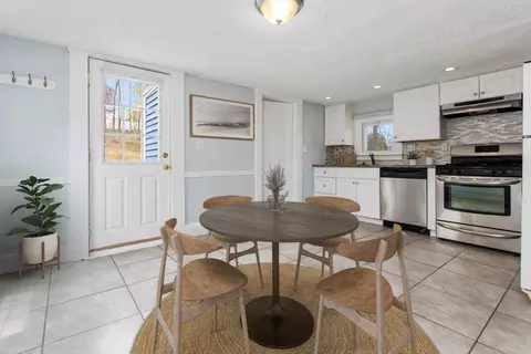 Dining - 856 Main St, Reading, MA 01867 photo 2 of 2