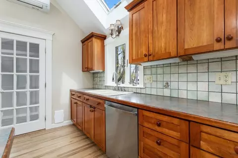 Kitchen - 856 Main St, Reading, MA 01867 photo 5 of 8