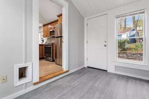 Entry Way - 856 Main St, Reading, MA 01867 photo 2 of 2