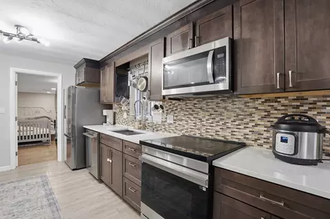 Kitchen - 7 Edith Rd, Framingham, MA 01701 photo 3 of 6