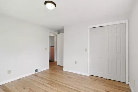 Bedroom - 33 Overhill Dr, Springfield, MA 01129 photo 3 of 5