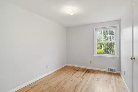 Bedroom - 33 Overhill Dr, Springfield, MA 01129 photo 4 of 5