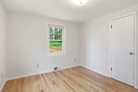 Bedroom - 33 Overhill Dr, Springfield, MA 01129 photo 5 of 5