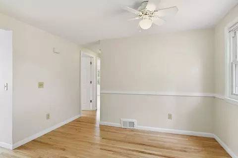 Living - 33 Overhill Dr, Springfield, MA 01129 photo 3 of 5