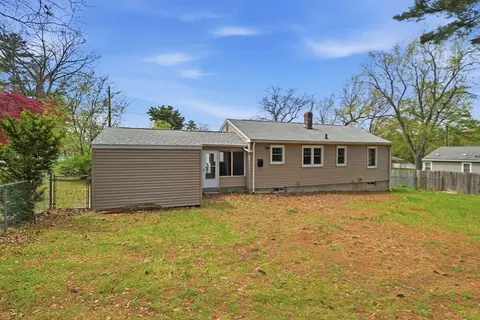 Exterior - 33 Overhill Dr, Springfield, MA 01129 photo 6 of 8