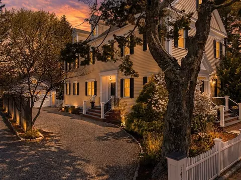 346 High St #A, Newburyport, MA 01950