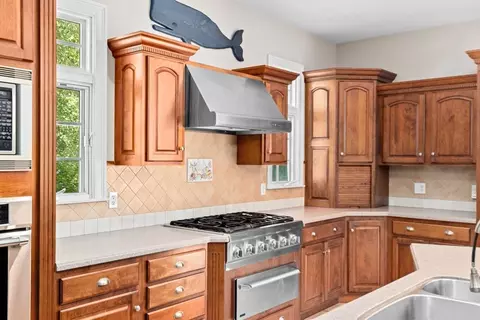 Kitchen - 76 Clapp Rd, Scituate, MA 02066 photo 3 of 4