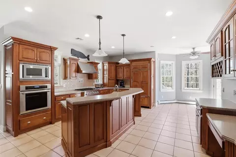 Kitchen - 76 Clapp Rd, Scituate, MA 02066 photo 4 of 4