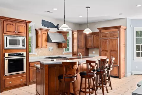 Kitchen - 76 Clapp Rd, Scituate, MA 02066 photo 2 of 4