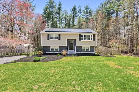 96 Augsburg Dr, Attleboro, MA 02703