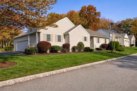 29 Heather Dr #34, Methuen, MA 01844