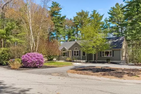 39 Leonard St, Carver, MA 02330