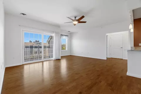 Living - 23 Augustus Ct #4003, Reading, MA 01867 photo 2 of 6