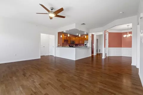 Living - 23 Augustus Ct #4003, Reading, MA 01867 photo 4 of 6
