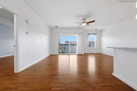 Living - 23 Augustus Ct #4003, Reading, MA 01867 photo 1 of 6