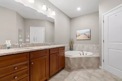 Bath - 23 Augustus Ct #4003, Reading, MA 01867 photo 1 of 5