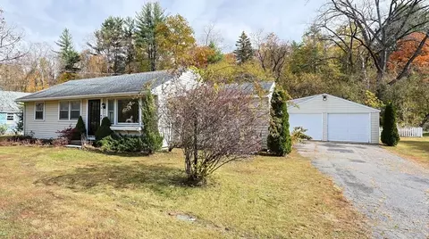 16 E New Lenox Rd, Lenox, MA 01240