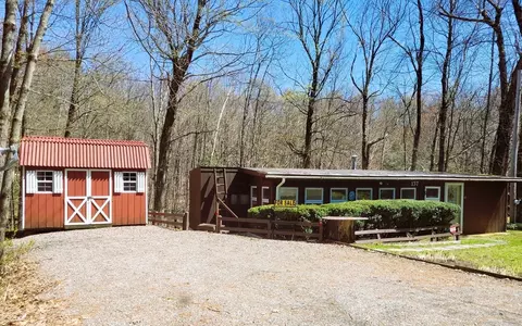 137 Sherwood Dr, Becket, MA 01223