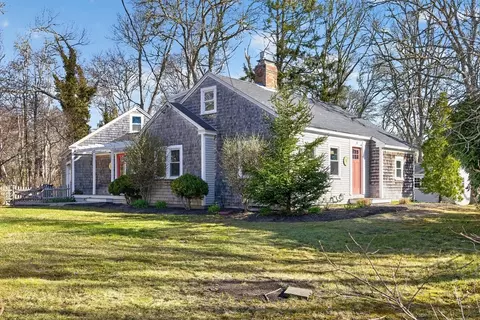 14 Lovers Ln, Harwich, MA 02645