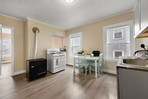 20 Mott St, Worcester, MA 01604 photo 4